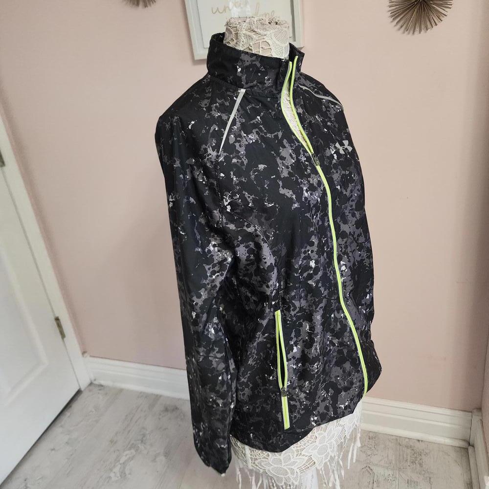 LKNW Under Armour Run Jacket Large Black Gray Camo Neon Zip Reflective Fitted M
